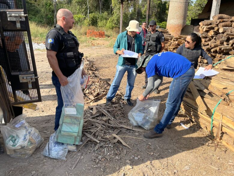 Policia Civil incinera cerca de 350 quilos de entorpecentes em Caceres