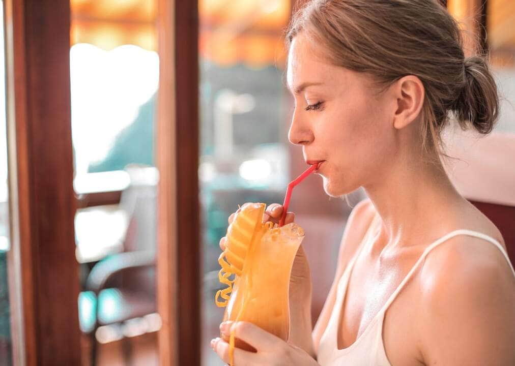 Suco de laranja cremoso com hortelã