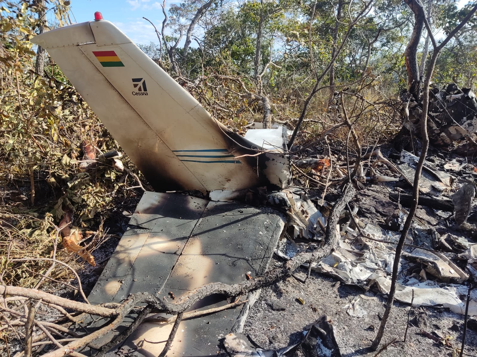 Polícia localiza destroços de avião boliviano que caiu em Mato Grosso