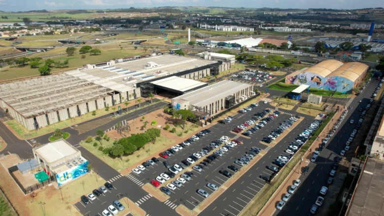 Vista aérea da Harven Agribusiness School, em Ribeirão Preto (SP) - (Harven Agribusiness School/Divulgação) Leia mais em: https://veja.abril.com.br/coluna/radar-economico/agronegocio-ganha-sua-primeira-faculdade-em-2024-que-ja-pensa-em-expansao