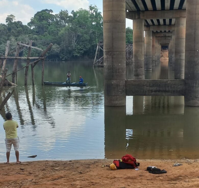 Bombeiros resgatam corpo de adolescente que morreu afogado