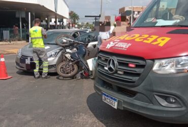 Mulher fica ferida em acidente entre carro e motocicleta em Lucas do Rio Verde