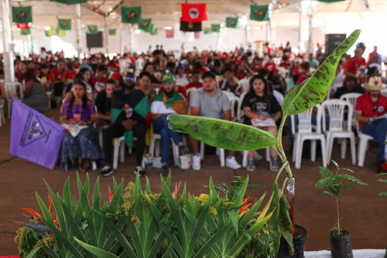 Brasília (DF) 16/10/2023 - Acampamento da Juventude em Luta, por Terra e Soberania Popular realizado pela Via Campesina. reúne dois mil jovens camponeses de 22 estados. Na programação, debates sobre a conjuntura política nacional e global, a questão feminista e antirracista, arte, cultura e as tarefas da juventude frente às questões ambientais. Foto: José Cruz/Agência Brasil