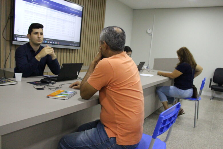 Servidor recebendo atendimento no Plantão Tira Duvidas em Sorriso  - Foto por: Joycy Ambrósio - MTPrev