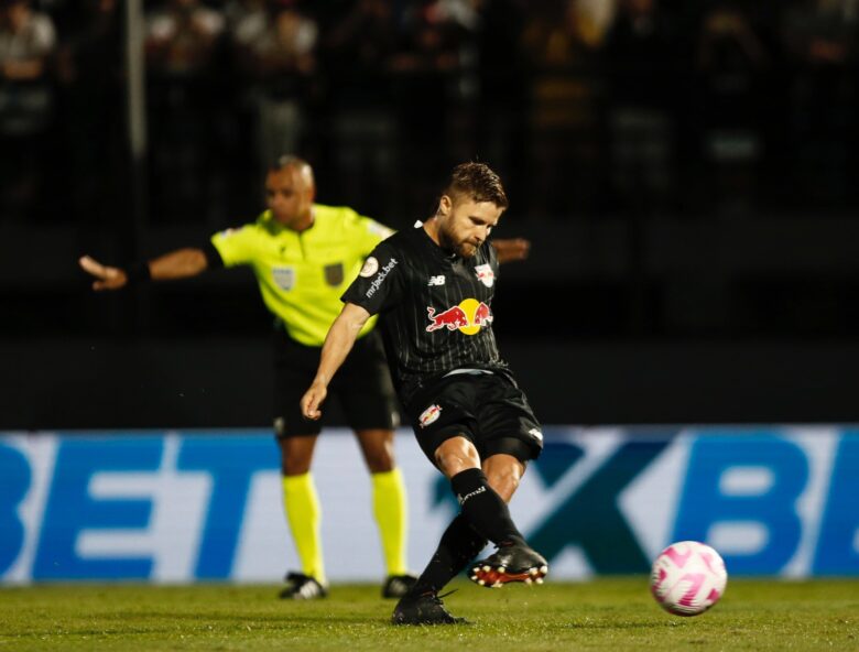 bragantino, fluminense, brasileiro Por: Ari Ferreira/Red Bull Bragantino/Direitos Reservados