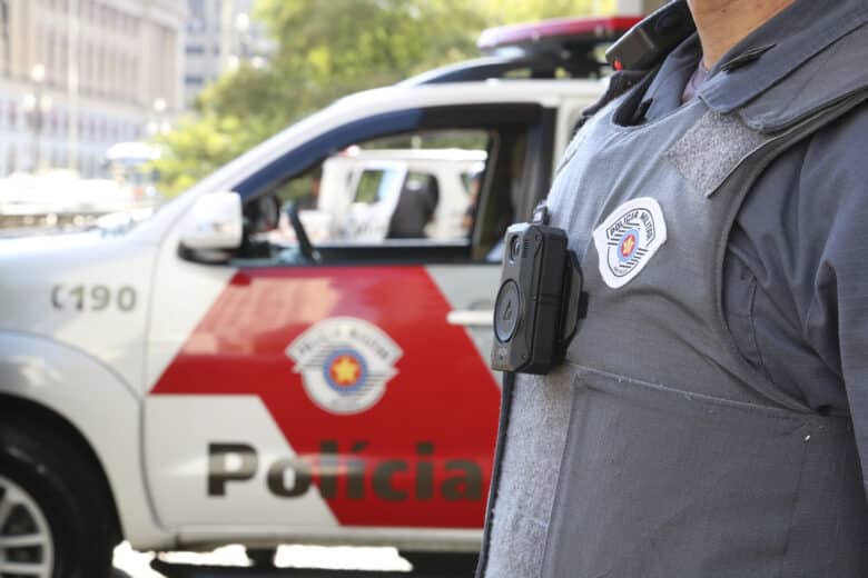 Uso de câmeras acopladas aos uniformes de policiais militares do estado de São Paulo para registro das suas ações, implementada em 18 unidades, ajudou a reduzir violência policial,trazendo resultados emblemáticos. Por: Rovena Rosa/Agência Brasil