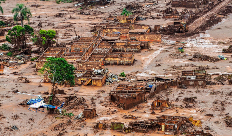 Área afetada pelo rompimento de barragem no distrito de Bento Rodrigues, zona rural de Mariana, em Minas Gerais Por: Antonio Cruz/ Agência Brasil