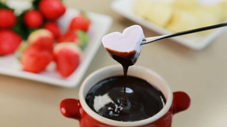 como fazer fondue de chocolate