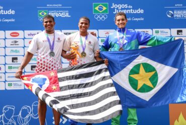 Pódio de Arthur Amorim, atleta de arremesso de peso - Foto por: Beto Noval/COB