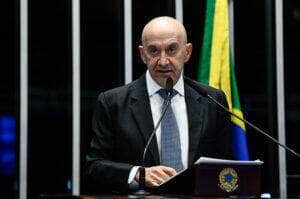Confúcio Moura destaca sanção de leis na área de educação