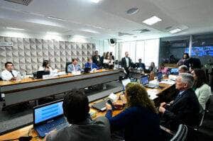 CPMI aprova convocações, quebras de sigilo e pedidos ao Coaf