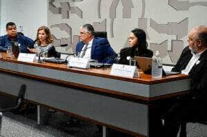 Debatedores apontam facilidade de acesso de crianças a conteúdos pornográficos