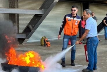 Voluntários irão aprender conceitos e legislações básicas sobre a Defesa Civil e noções de combate a incêndio e atendimento pré-hospitalar  - Foto por: Defesa Civil-MT