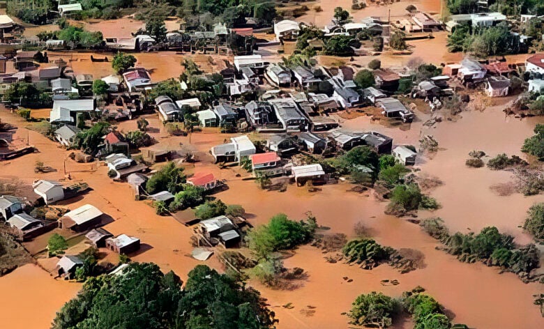 Rio Grande do Sul – Ciclone – Sobrevoo, assistência e resgate de pessoas ilhadas em Bom Retiro do Sul (RS). Foto: Marinha do Brasil/RS