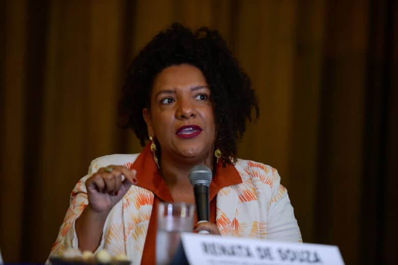 Rio de Janeiro (RJ), 30/08/2023 – A deputada estadual do Rio de Janeiro, Renata Souza (PSOL) durante o evento 48 Anos de Ousadia Feminista, ecos do seminário da ONU-ABI 1975,na sede da Associação Brasileira de Imprensa (ABI), no centro da Por: Tomaz Silva/Agência Brasil