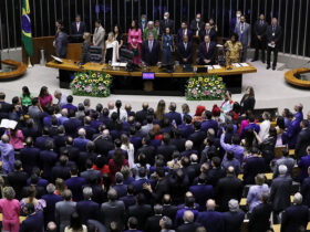 deputados eleitos tomam posse e dao inicio a 57a legislatura da camara