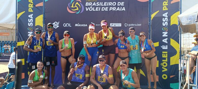 Duda e Ana Patrícia e Evandro e Arthur eram favoritos para o título na etapa Cuiabá do Circuito Brasileiro  - Foto por: Jonas da Silva