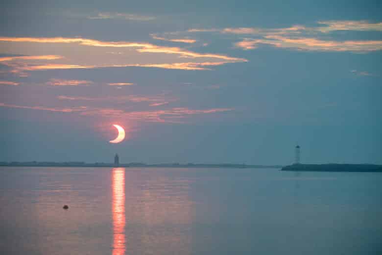 Partial Solar Eclipse Por: NASA/Aubrey Gemignani/Direitos reservados