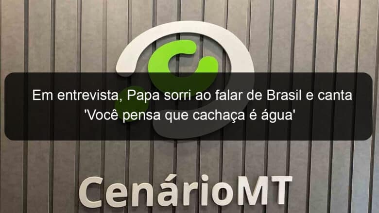 em entrevista papa sorri ao falar de brasil e canta voce pensa que cachaca e agua 1345796