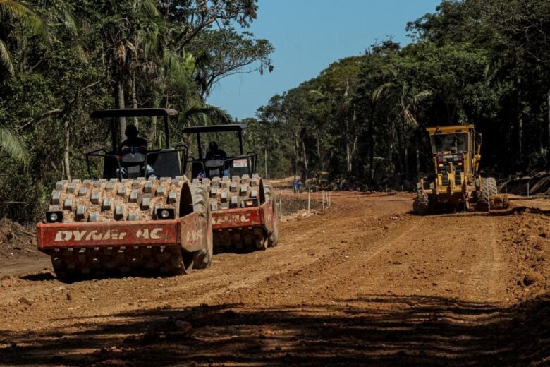 Equipamentos rodoviários destinados à conservação de rodovias não-pavimentadas  - Foto por: Secom/MT