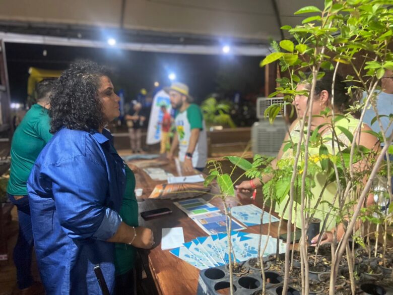 Atendimento da equipe executora na Expoleste, em Barra do Garças              Crédito - JPA