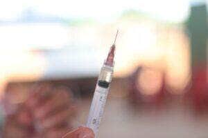 Casos de H1N1 crescem entre adultos; diagnósticos de covid-19 caem