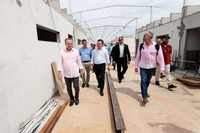 Governador Mauro Mendes vistoria obras da nova Escola Estadual no bairro Ilza Piccoli.               Crédito - Mayke Toscano/Secom-MT