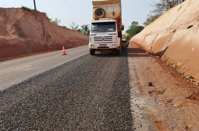 Governo começa a asfaltar antiga BR-174 no noroeste do Estado  - Foto por: Fiscalização/Sinfra-MT