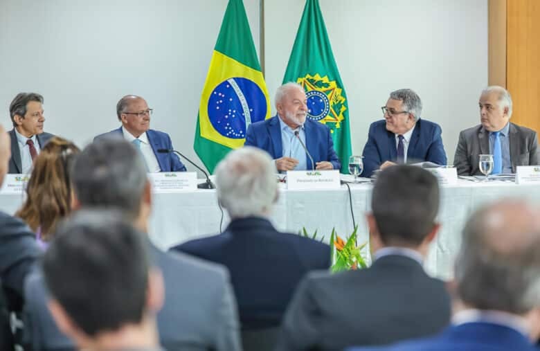 30. 10. 2023 - Presidente da República, Luiz Inácio Lula da Silva, durante Reunião com o Grupo de Trabalho de Crédito e Investimento do Conselho de Desenvolvimento Econômico Social Sustentável (CDESS) Brasília - DF. Foto: Ricardo Stuckert / PR