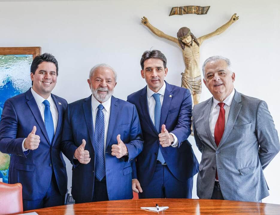 13. 09. 2023 - Presidente da República, Luiz Inácio Lula da Silva, durante reunião com o Ministro de Portos e Aeroportos, Márcio França, Deputado Federal Silvio Costa Filho (Republicanos- PE) e Deputado Federal André Fufuca (PP-MA), no Palácio do Planalto. Brasília - DF. Foto: Ricardo Stuckert / PR Por: Ricardo Stukert/PR