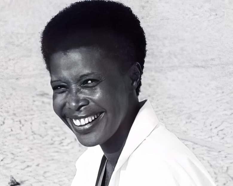 Maria Beatriz Nascimento (Aracaju, 12 de julho de 1942 – Rio de Janeiro, 28 de janeiro de 1995) foi uma historiadora, professora, roteirista, poeta e ativista pelos direitos humanos de negros e mulheres brasileira. Foto: Arquivo Nacional