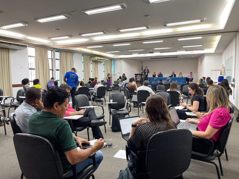 Os participantes foram divididos em grupos para o início das dinâmicas de estudos.  - Foto por: Marcos Salesse