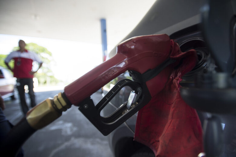 Bomba de combustível, gasolina, posto Por: Marcelo Camargo/Agência Brasil