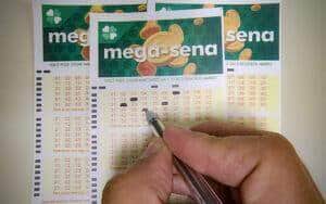 22/06/2023 - Brasília - Volantes da Mega Sena sendo preenchidos para apostas em casas lotéricas da Caixa. Foto: Rafa Neddermeyer/Agência Brasil/Arquivo