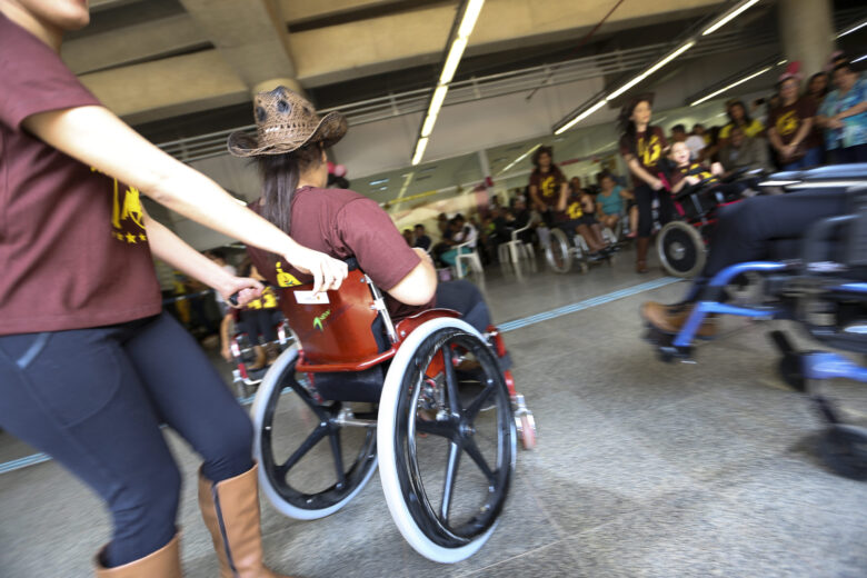 Brasília - A Coordenação de Pessoas com Deficiência (Promodef) do DF realiza atividades em comemoração ao Dia Nacional de Luta da Pessoa com Deficiência, na estação 112 Sul do metrô (Marcelo Camargo/Agência Brasil)