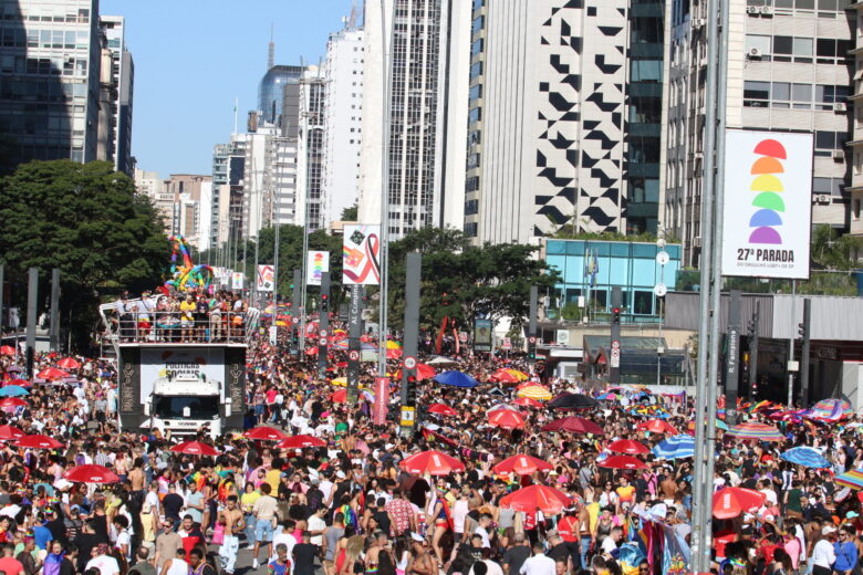 parada lgbt une luta por politicas e festa na avenida paulista scaled 1