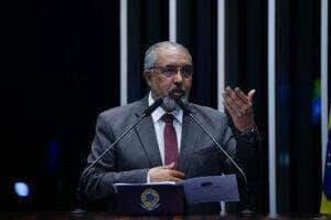 Paulo Paim celebra aprovação da reforma tributária na Câmara