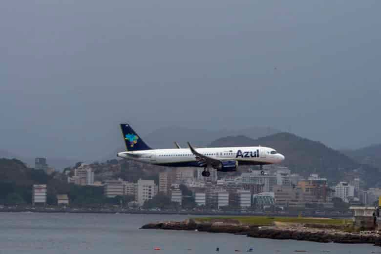 Azul é condenada a indenizar passageiro por atrasos em voos em Mato Grosso