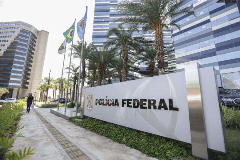 Brasília (DF), 31/08/2023 - Movimentação no prédio sede da Polícia Federal, que ouve Bolsonaro e mais sete envolvidos no caso da venda de joias. Foto: Marcelo Camargo/Agência Brasil