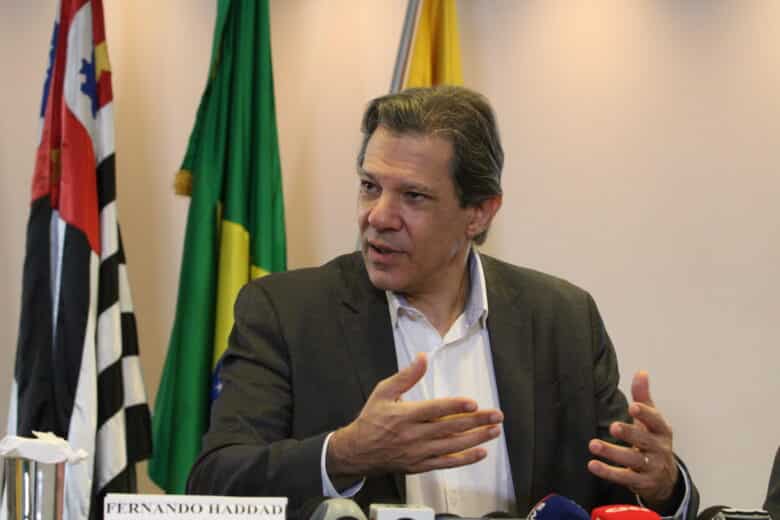 São Paulo (SP), 09/10/2023 - O ministro da Fazenda, Fernando Haddad, fala sobre o programa Desenrola Brasil durante coletiva de imprensa no gabinete do ministério em São Paulo, na Avenida Paulista. Foto: Rovena Rosa/Agência Brasil