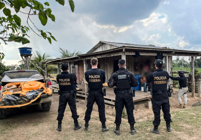 policia federal resgata oito trabalhadores de trabalho escravo no acre scaled 1