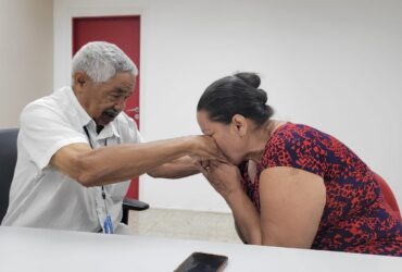 Mutirão Pai Presente: prestes a completar 50 anos, mulher é registrada pelo pai em Cuiabá