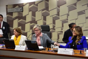 Na foto, a Ministra da Mulher, Cida Gonçalves, a senadora Margareth Buzetti e a primeira-dama de MT Virginia Mendes na audiência pública interativa no Senado Federal no mês de junho 2023  - Foto por: João Reis (Setasc)