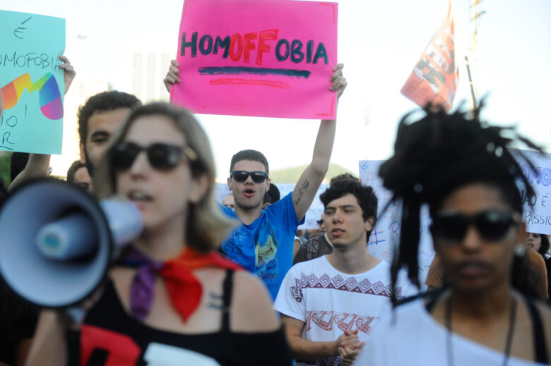 registros de racismo e homofobia disparam no pais em 2022 scaled 1