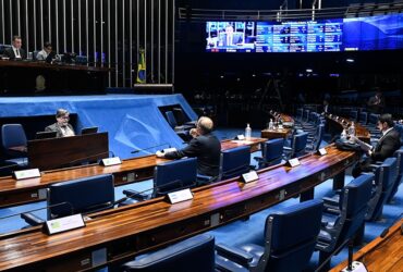 segue para sancao projeto que obriga poder publico a fornecer uniforme escolar