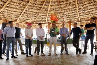 O vice-governador Otaviano Pivetta e senadores visitaram a sede da Cooperparesi, em Campo Novo do Parecis.               Crédito - Marcos Vergueiro