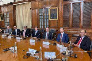Senadores discutem transição energética global em viagem oficial à Índia