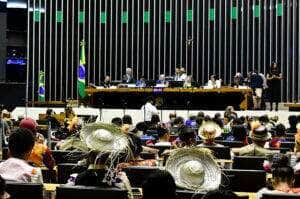 Sessão em homenagem a quadrilheiros destaca força das festas juninas