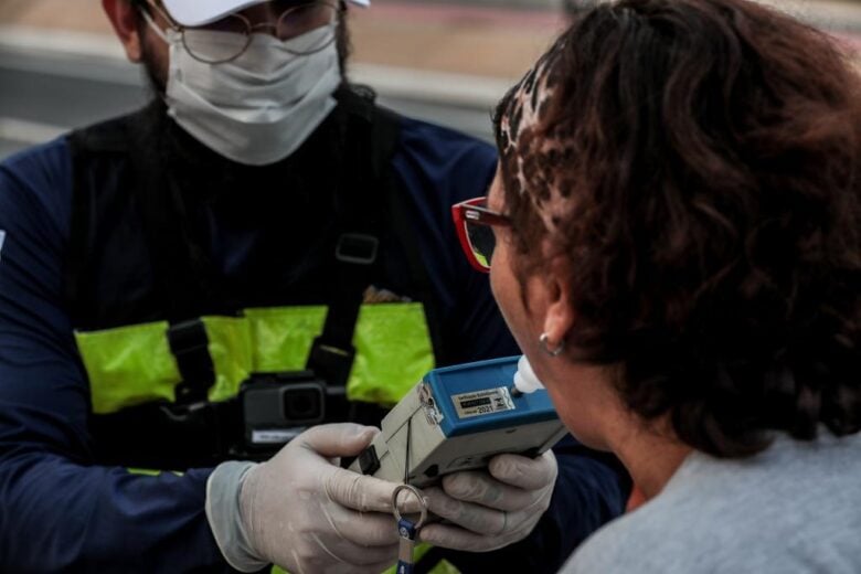 tres edicoes da lei seca no final de semana resultam na prisao de 33 pessoas