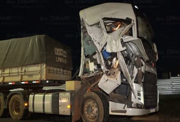 Colisão entre carretas é registrada em Nova Mutum